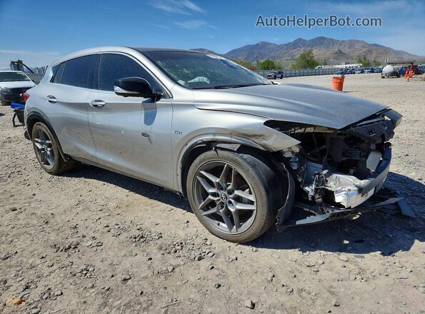 SJKCH5CP2JA042898 2018 INFINITI QX30 Silver Widok z przodu