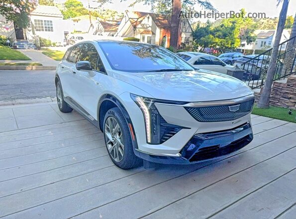 3GYK3BMR3SS224163 2025 CADILLAC OPTIQ Белый Передняя левая четверть