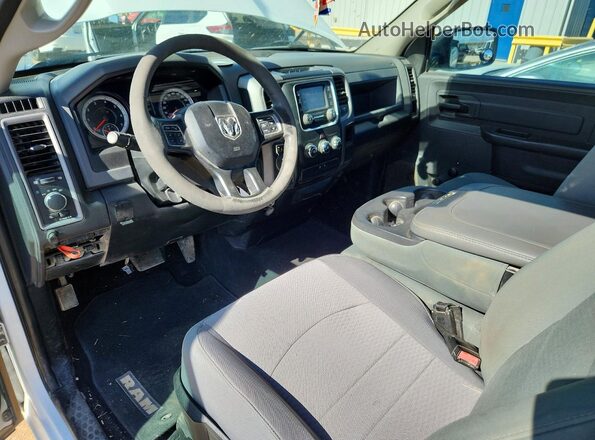 3C6JR6DG4HG753954 2017 RAM 1500 Белый Вид щитка приборов