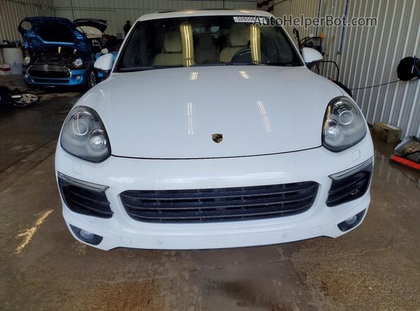 WP1AA2A22JKA07176 2018 PORSCHE CAYENNE Белый Вид сзади