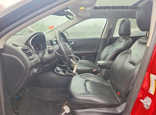 3C4NJDCBXJT146093 2018 JEEP COMPASS Красный Вид панели приборов