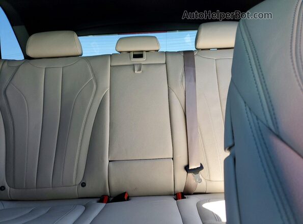 5UXKT0C33H0V95300 2017 BMW X5 Белый Вид задней части салона