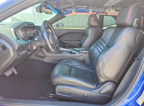 2C3CDZBT5JH205019 2018 DODGE CHALLENGER Blue Vista interior delantera
