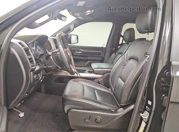1C6RREFTXRN113098 2024 RAM 1500 Черный Вид панели приборов