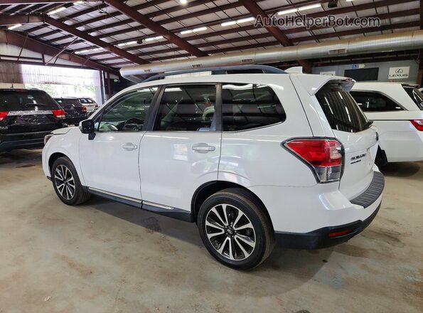 JF2SJGTC5HH417181 2017 SUBARU FORESTER White Tył lewy