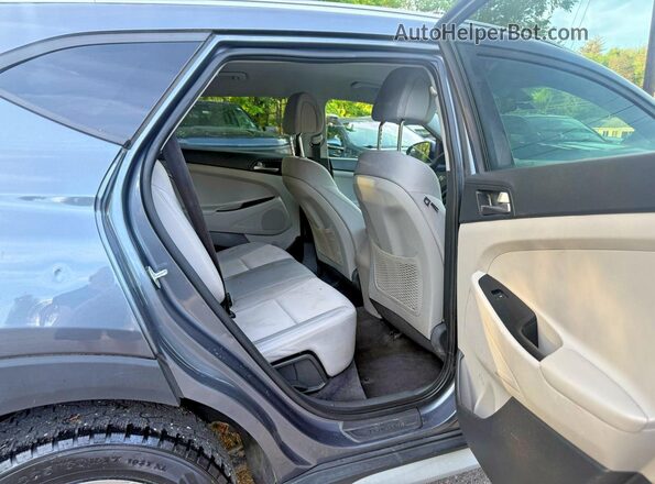 KM8J3CA40JU601333 2018 HYUNDAI TUCSON Серый Вид салона спереди