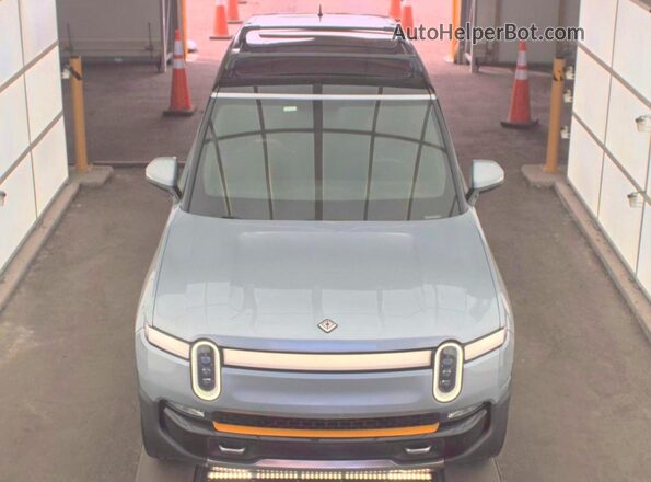 7PDSGABA4PN019950 2023 RIVIAN R1S Серый 