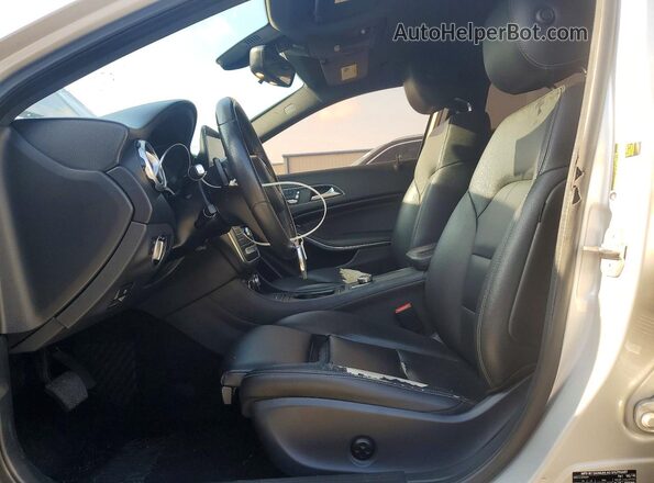 WDCTG4EB8JJ495855 2018 MERCEDES-BENZ GLA Серебряный Вид панели приборов