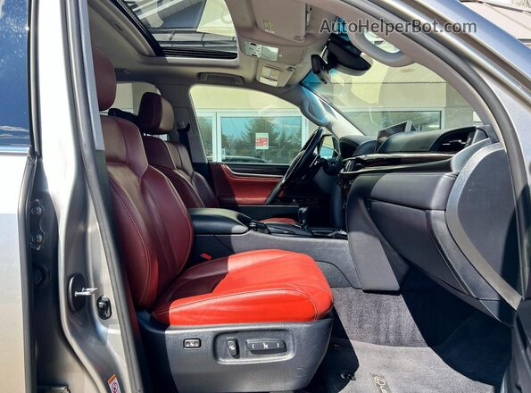 JTJHY7AX3H4246722 2017 LEXUS LX Silver Вид ззаду