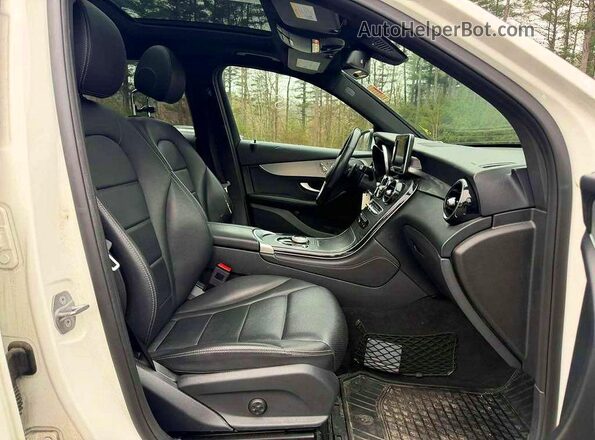 WDC0G4KB4KV136679 2019 MERCEDES-BENZ GLC-CLASS White Widok z tyłu