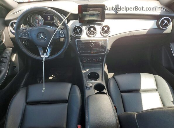 WDCTG4GB1HJ284987 2017 MERCEDES-BENZ GLA Beige Vista del cuadro de instrumentos