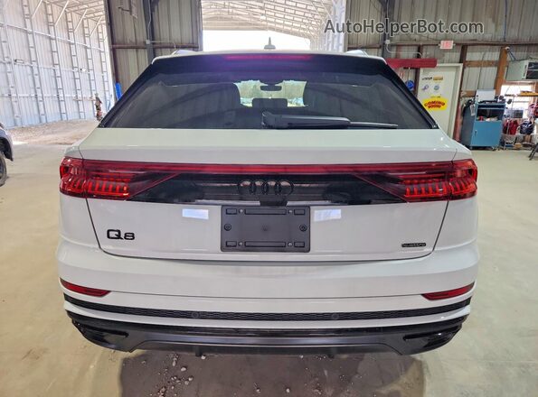 WA1EVBF1XND033763 2022 AUDI Q8 Белый Вид салона спереди