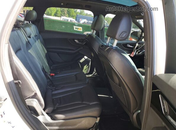 WA1LAAF73HD021931 2017 AUDI Q7 Белый Вид задней части салона