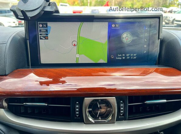 JTJHY7AX1K4294856 2019 LEXUS LX Серебряный Вид подкапотного пространства