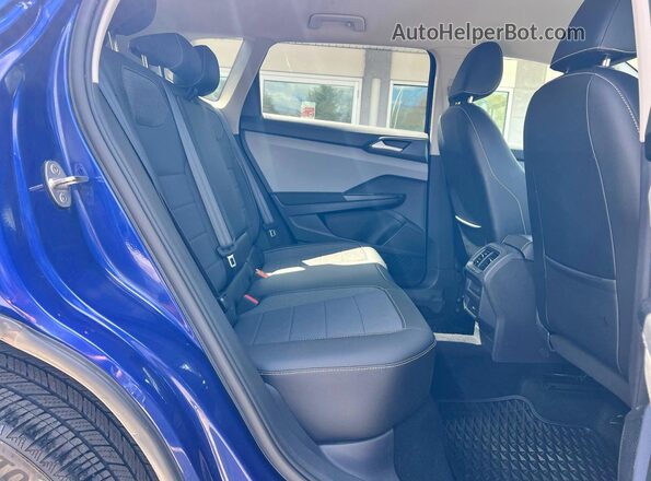 3VVWX7B22NM021905 2022 VOLKSWAGEN TAOS Синий Вид салона спереди