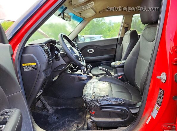 KNDJP3A59K7017689 2019 KIA SOUL Красный Вид панели приборов