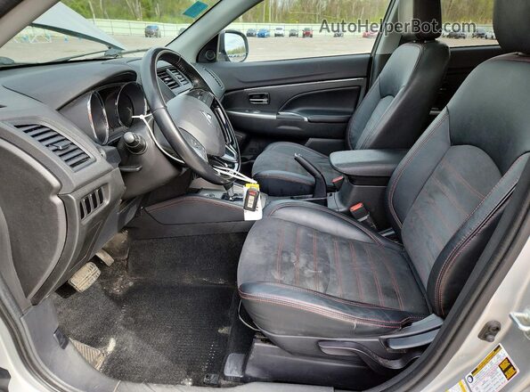 JA4AR3AW8JZ005436 2018 MITSUBISHI OUTLANDER Серебряный Вид панели приборов