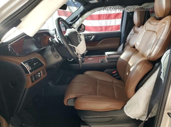 5LMJJ2LG4REL17777 2024 LINCOLN NAVIGATOR Белый Вид панели приборов