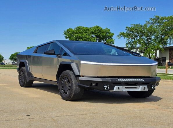 7G2CEHED1RA026043 2024 TESLA CYBERTRUCK Silver წინა მარცხენა ხედი სამი მეოთხედიდან
