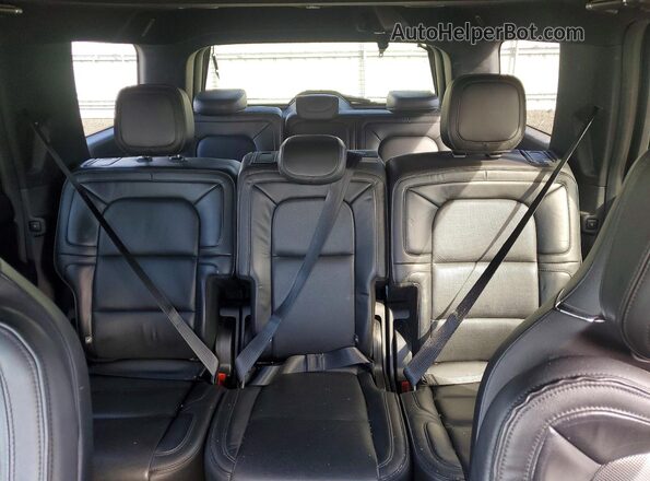 5LMJJ2LT4JEL19370 2018 LINCOLN NAVIGATOR Белый Вид задней части салона