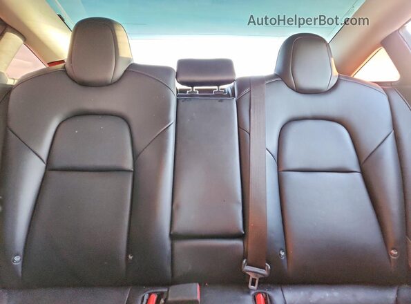 5YJ3E1EA4JF032913 2018 TESLA MODEL Красный Вид задней части салона