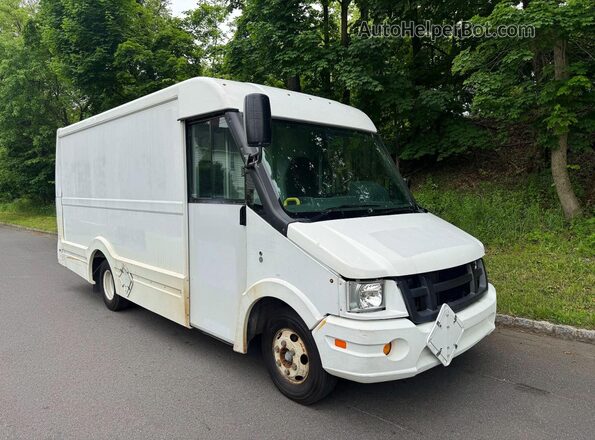 JALB4T170H7W00786 2017 ISUZU NPR White Vista tres cuartos delantera izquierda