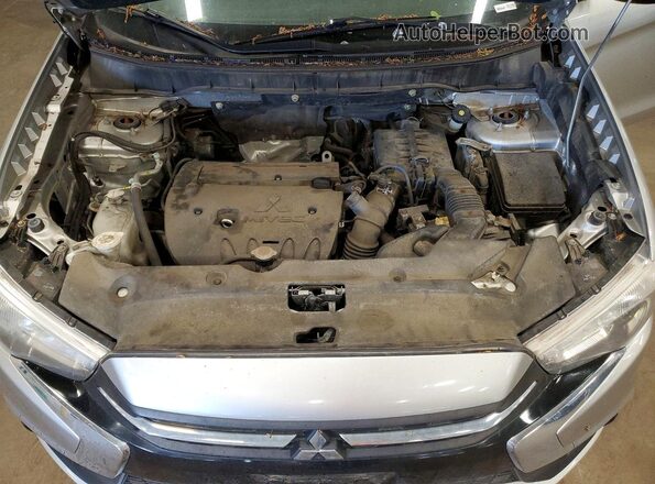 JA4AP3AU1JU002489 2018 MITSUBISHI OUTLANDER Silver Widok naklejki z numerem VIN