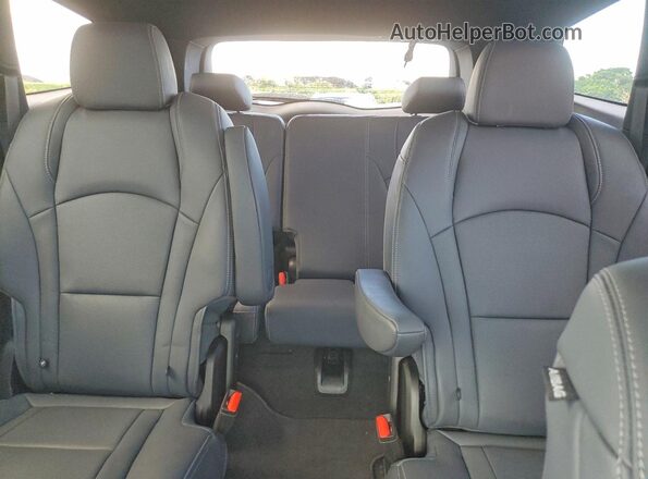 5GAEVAKWXPJ259390 2023 BUICK ENCLAVE Серебряный Вид задней части салона