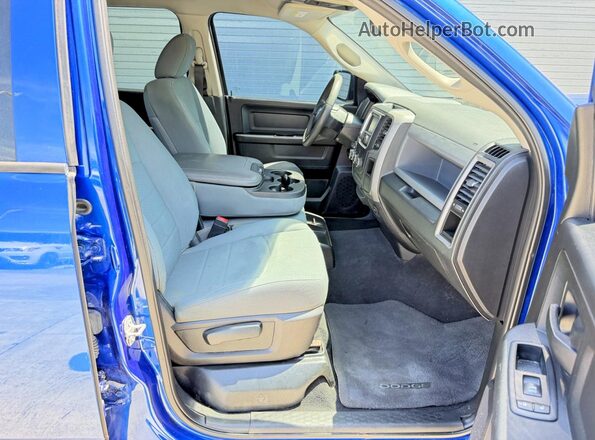 3C6RR6KG2JG249849 2018 RAM 1500 Синий Вид панели приборов