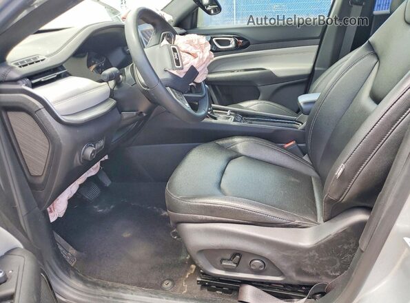 3C4NJDCNXST508077 2025 JEEP COMPASS Серебряный Вид панели приборов