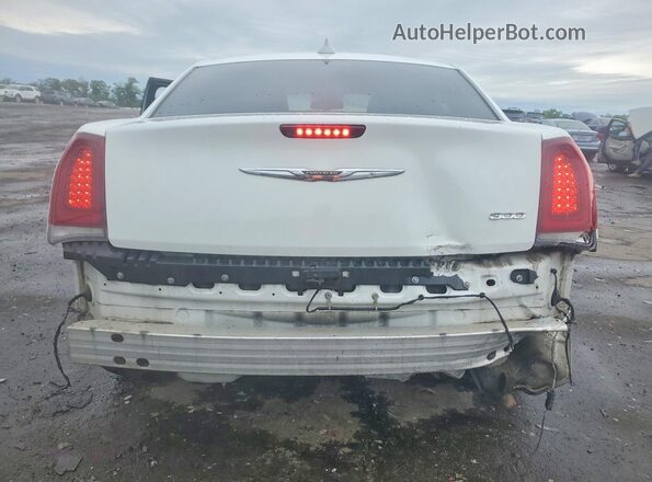 2C3CCAAG1JH265162 2018 CHRYSLER 300 White Հետևի տեսք