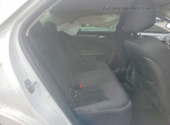 2C3CCAAG1JH265162 2018 CHRYSLER 300 White Հետևի նստատեղերի տեսք