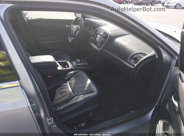 2C3CCAAG4HH538377 2017 CHRYSLER 300 Серебряный Вид салона спереди