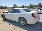 2019 Chrysler 300 Touring White vin: 2C3CCAAG4KH548088
