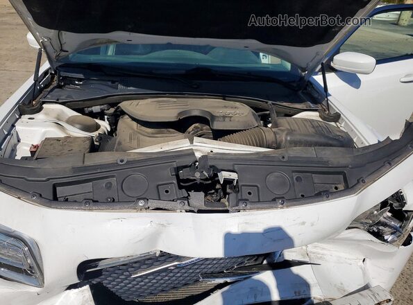 2C3CCAAG4KH548088 2019 CHRYSLER 300 White Widok wnętrza z tyłu