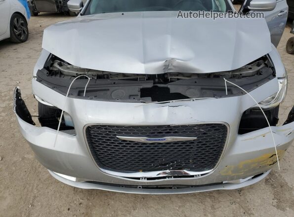 2C3CCAAG8MH516232 2021 CHRYSLER 300 Silver Rear interior view