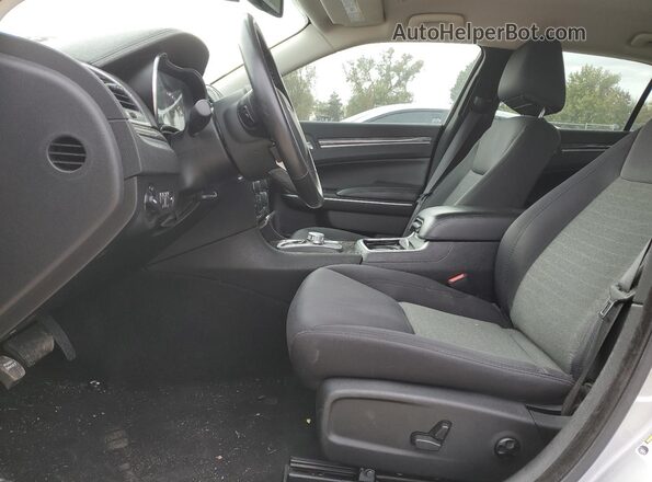 2C3CCAAG8MH516232 2021 CHRYSLER 300 Silver Front interior view