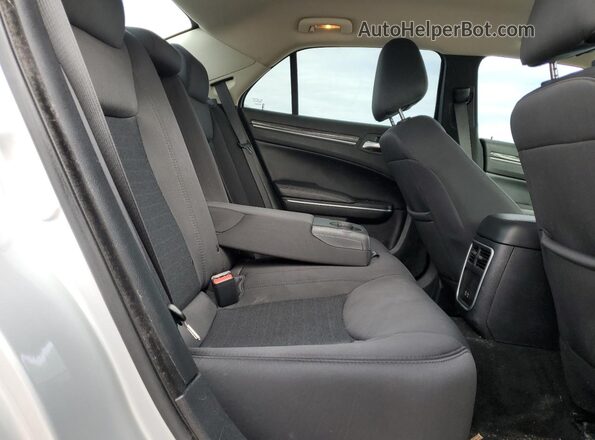 2C3CCAAG8MH516232 2021 CHRYSLER 300 Silver Rear seats view