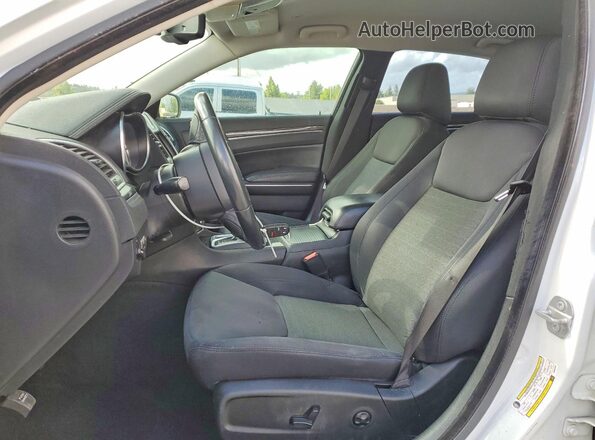 2C3CCAAG9KH641012 2019 CHRYSLER 300 White Widok wnętrza z przodu