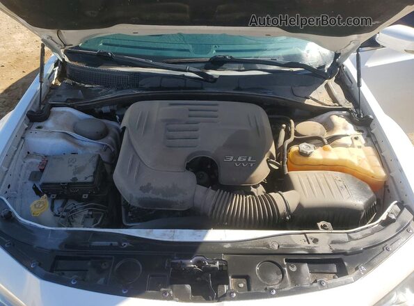 2C3CCAAGXGH233934 2016 CHRYSLER 300 Белый Вид задней части салона