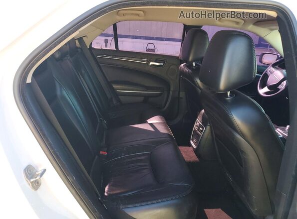 2C3CCAAGXGH233934 2016 CHRYSLER 300 Белый Вид задних сидений
