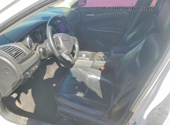 2C3CCAAGXGH233934 2016 CHRYSLER 300 Белый Вид салона спереди