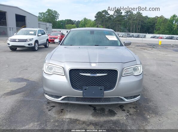 2C3CCAAGXJH249560 2018 CHRYSLER 300 Серебряный Вид щитка приборов