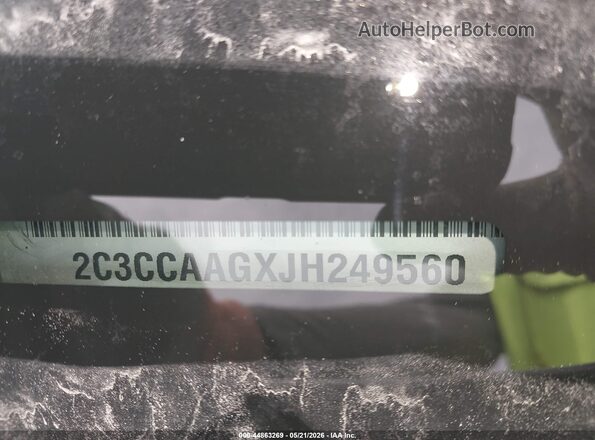2C3CCAAGXJH249560 2018 CHRYSLER 300 Серебряный Вид подкапотного пространства