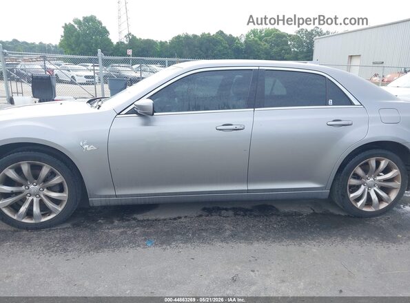 2C3CCAAGXJH249560 2018 CHRYSLER 300 Серебряный Панорамный вид салона 360°