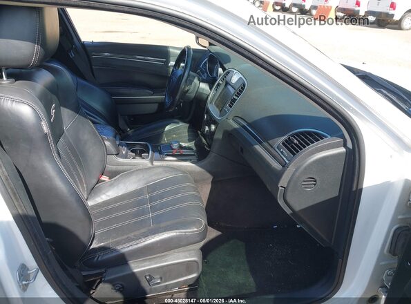 2C3CCAAGXJH331756 2018 CHRYSLER 300 Белый Вид салона спереди