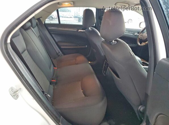 2C3CCAAGXLH209238 2020 CHRYSLER 300 White Vista de los asientos traseros