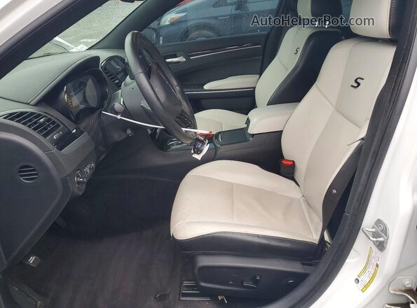 2C3CCABG1JH201640 2018 CHRYSLER 300 Белый Вид салона спереди