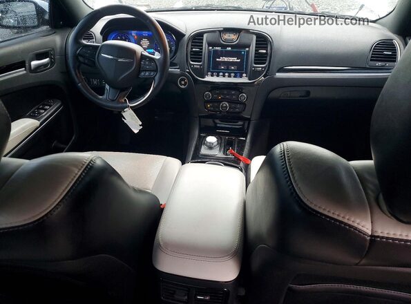 2C3CCABG1JH201640 2018 CHRYSLER 300 Белый Вид панели приборов