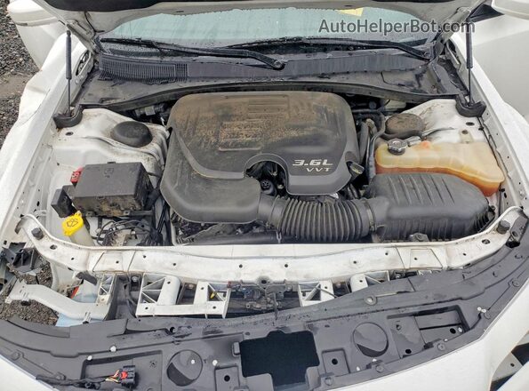 2C3CCABG1JH201640 2018 CHRYSLER 300 Белый Вид задней части салона